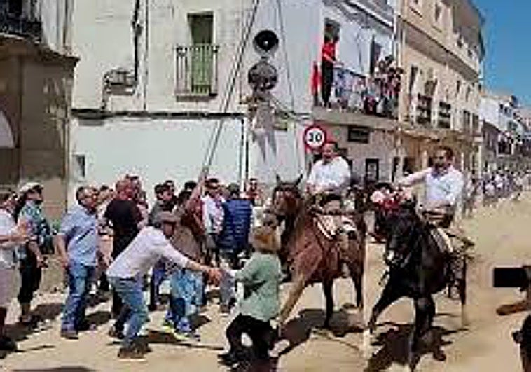 La mujer que fue arrollada por un caballo en Arroyo de la Luz reclama 1,3 millones al Ayuntamiento