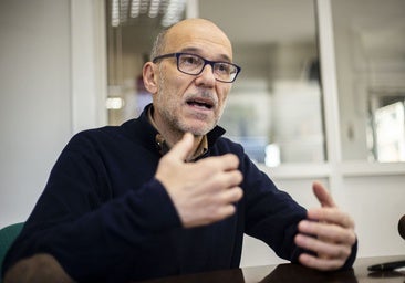 «Mi novela habla del peligro de las redes sociales, pero yo no quiero adoctrinar»