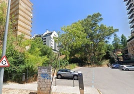 Terrenos donde se ubicará el nuevo aparcamiento de casi 1.500 metros cuadrados.