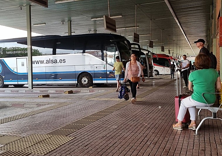Seis de las 34 líneas estatales de autobús pasarán por Extremadura