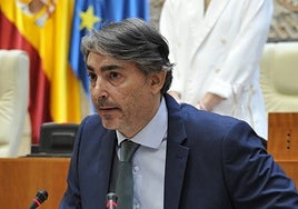 Luis Tirado, en la Asamblea de Extremadura.