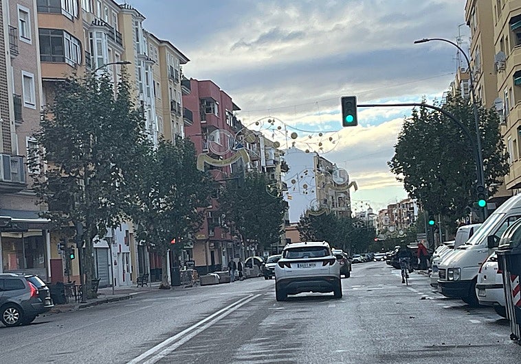 El temporal arranca dos adornos del alumbrado de Navidad en Badajoz