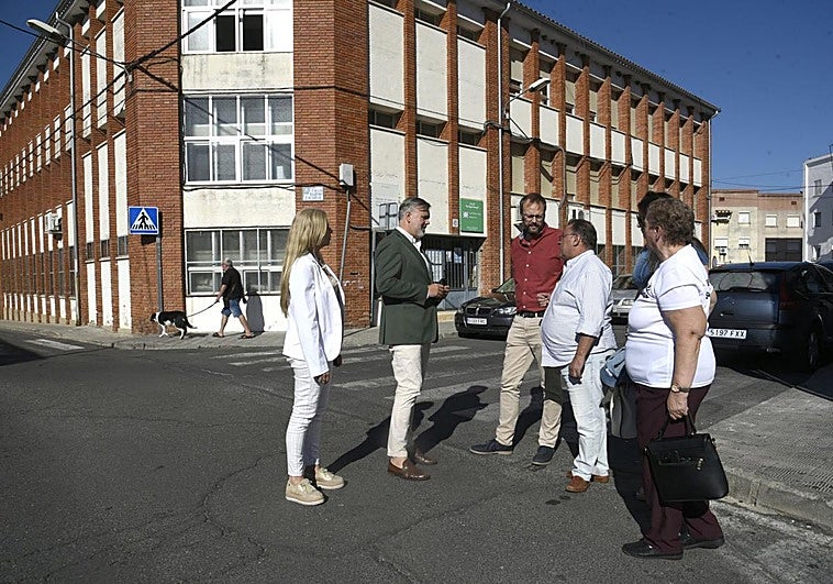 Las asociaciones empezarán a ocupar las aulas del viejo colegio de San Miguel de Plasencia antes de Navidad