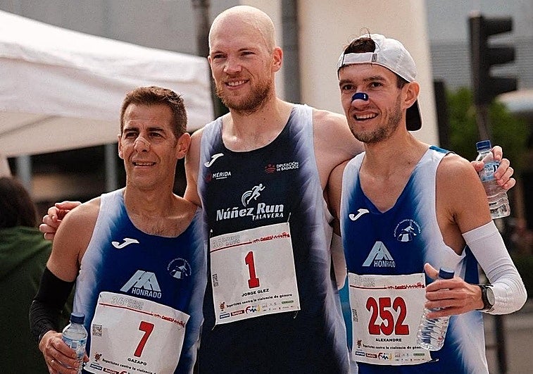 Jorge González gana la media maratón Elvas-Badajoz
