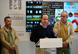 El concejal de Deportes de Badajoz, Juan Parejo, durante la presentación del I Circuito Trail Eurobec, que se disputará en Elvas, Ouguela y en la capital pacense.