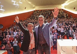 Miguel Ángel Gallardo y Pedro Sánchez, en la clausura del XV Congreso del PSOE de Extremadura.