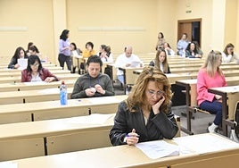 Aspirantes a una plaza en el SES en un examen de oposición.