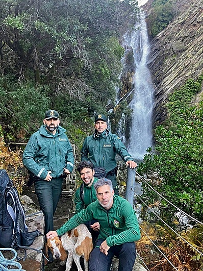 Movilizado el grupo de rescate de montaña para salvar a un perro atrapado en una cascada de Extremadura