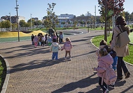 Escolares de Mérida esta mañana en el parque de la Ciudad de la Infancia.