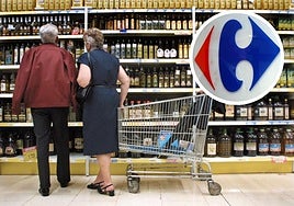 Carrefour baja los precios en sus primeras marcas de aceite de oliva