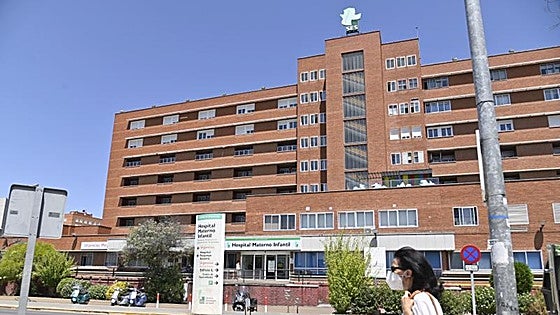 Tres menores intoxicados en La Parra por un brasero de picón