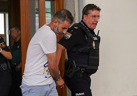 Entrada al juzgado del presunto asesino de Ilham.