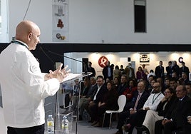 Toño Pérez, chef de Atrio, en Cáceres, esta mañana en Ifeba dirigiéndose a los asistentes durante la inauguración de la Feria Espiga.