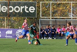 Yorladiz conduce el balón en el duelo ante el Atlético B.