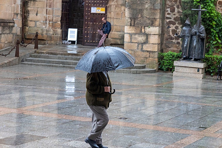 El frente frío deja más 27 litros en la región y rachas de 61 kilómetros por hora