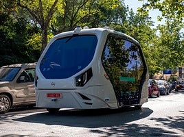 Vehículo autónomo que rueda por la Casa de Campo en Madrid..