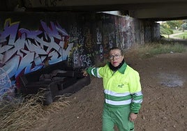 Belén Santos en la zona donde fue atacada cuando trabajaba.