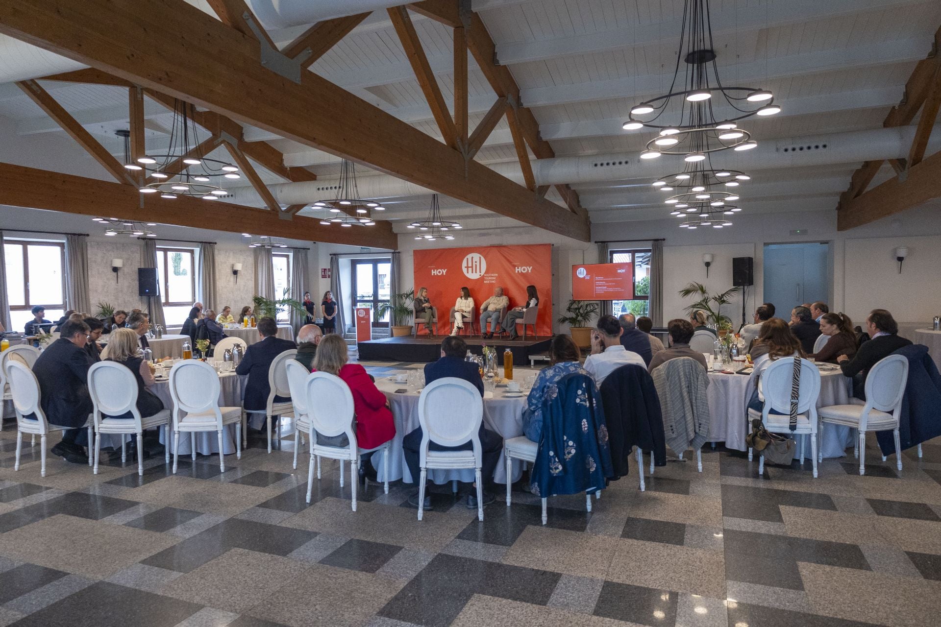 Fotos| Así ha sido el encuentro sobre turismo