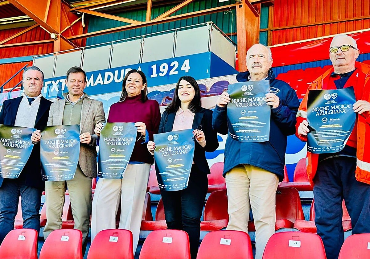 Pepe Reynolds, Manuel Mosquera y la concejala Tamara Rodríguez junto a los representantes del Banco de Alimentos Jesús Reynolds y de Cruz Roja Almendralejo Antonio Álvarez.