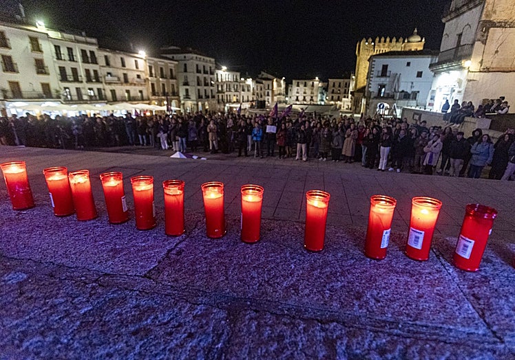 Acto en la Plaza Mayor de Cáceres tras la manifestación.
