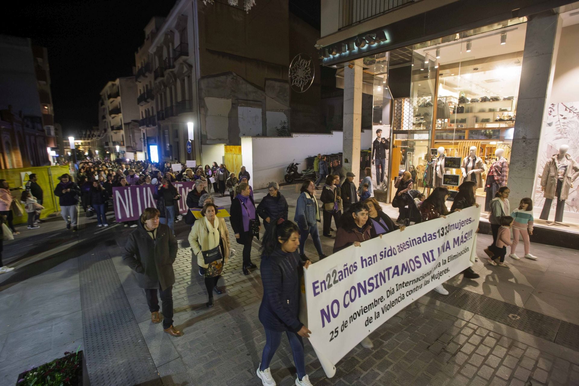 Manifestación celebrada en Mérida con motivo del 25-N.