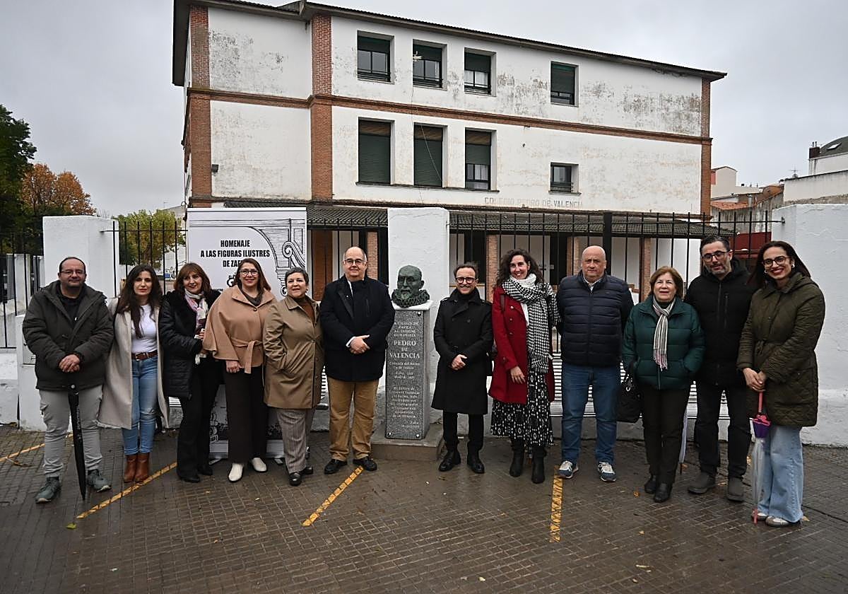 Descubrimiento del busto junto al colegio que lleva el nombre del humnista en Zafra.