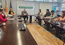 Manuel Martín Castizo con arquitectos que han tramitado las solicitudes.