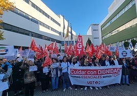 Protesta de auxiliares de Enfermería a las puertas del Sepad.