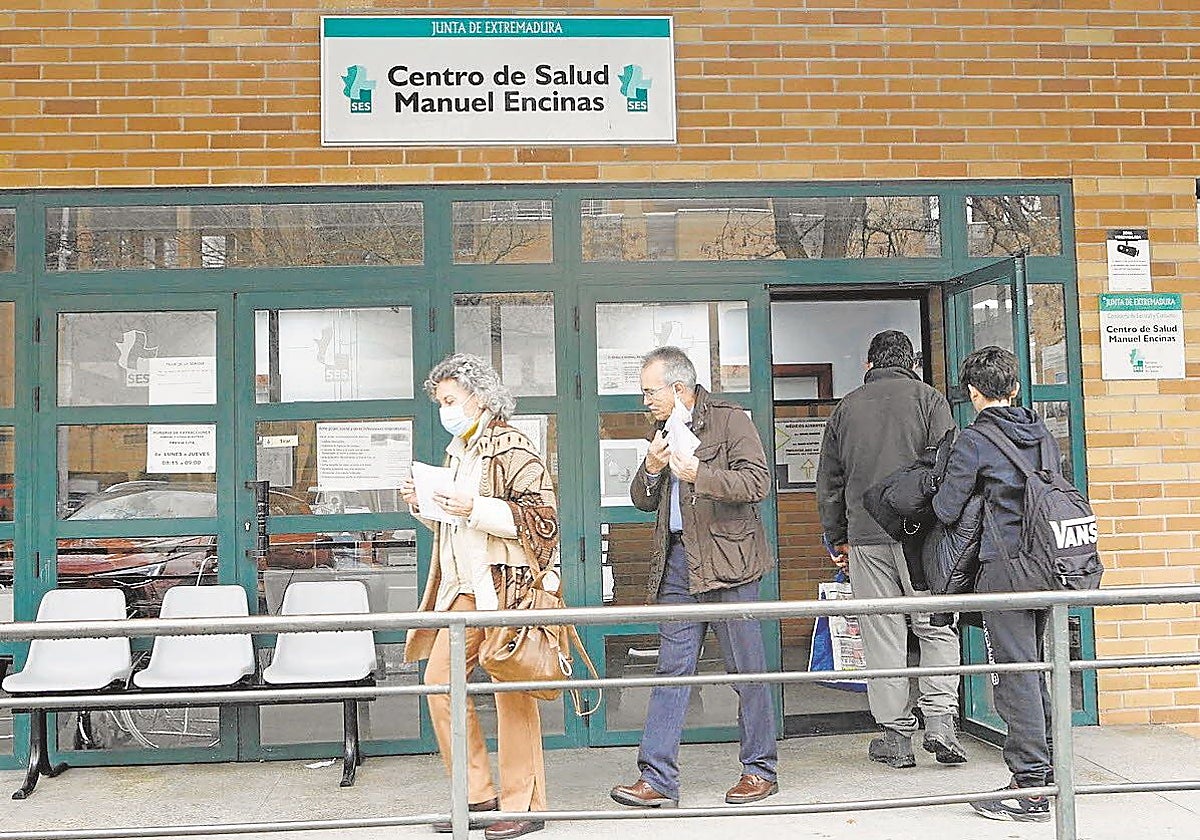 El SES estudia que las mascarillas sean obligatorias en los centros sanitarios por la gripe