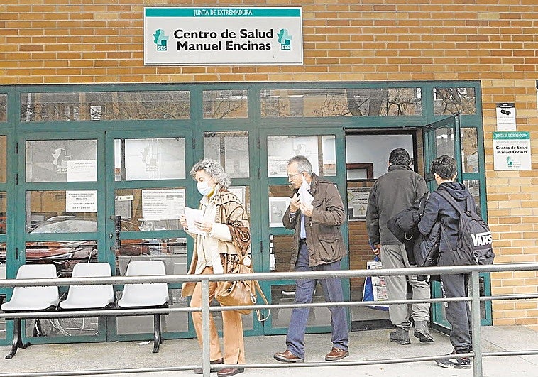 El SES estudia que las mascarillas sean obligatorias en los centros sanitarios por la gripe