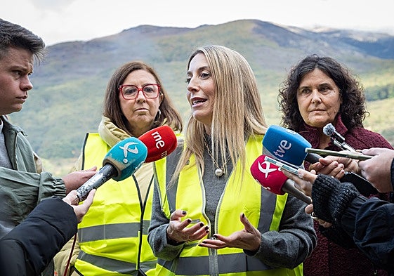 María Guardiola y Mercedes Morán, en la visita a las obras de Jerte el 10 de noviembre.