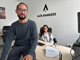 Luis Revuelto, CEO de Alfa Rankers y que ha creado Expert Validator, y Carmen Barrios en el PCTEx.
