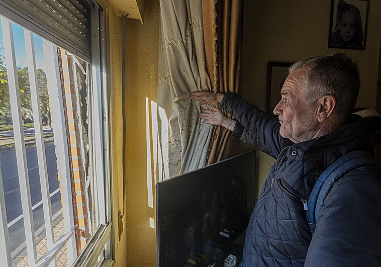 Uno de los vecinos desalojados en Aldea Moret: «Lo veíamos venir, las grietas eran cada vez más grandes»