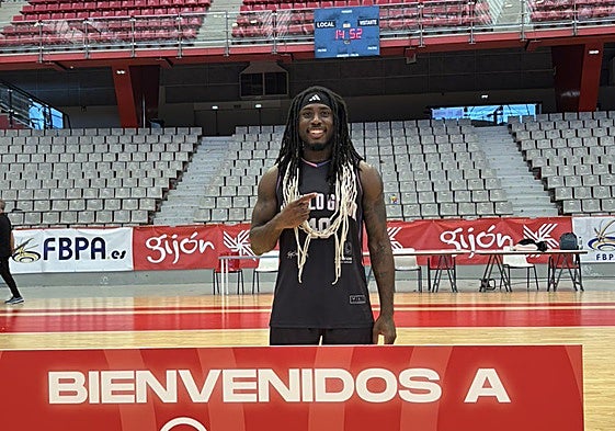Lance-Amir Paul tras ascender con el Círculo Gijón.