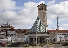 Antigua gasolinera de Cepansa, ya nuevo Bien de Interés Cultural, este martes.
