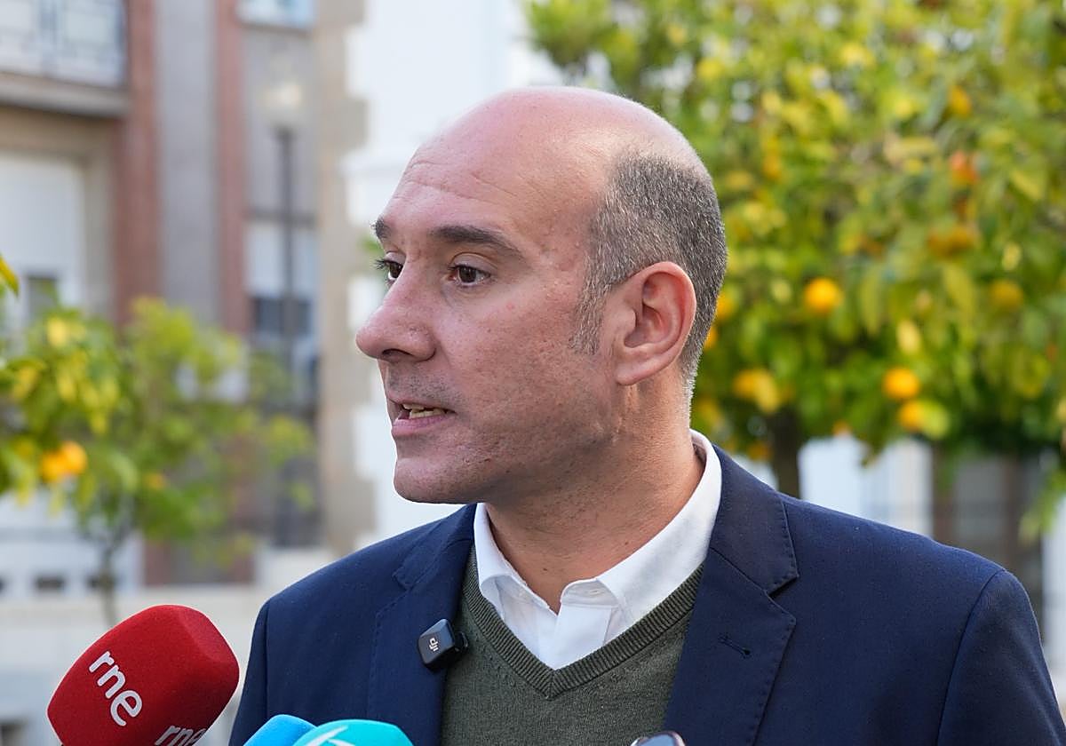«El adelanto electoral es por la pinza del PSOE con Vox», dice Sánchez Juliá
