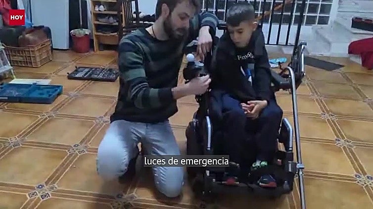 El ingeniero pacense que hizo visible la silla de ruedas de Manuel