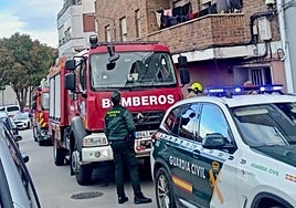 El incendio ha tenido lugar en la tercera planta del número 54 de la calle Mérida de Jaraíz de la Vera.