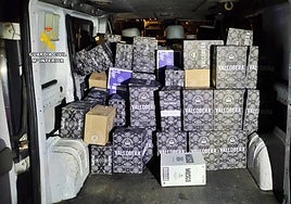 Tres detenidos cuando sustraían un millar de botellas de vino en el polígono industrial de Monesterio