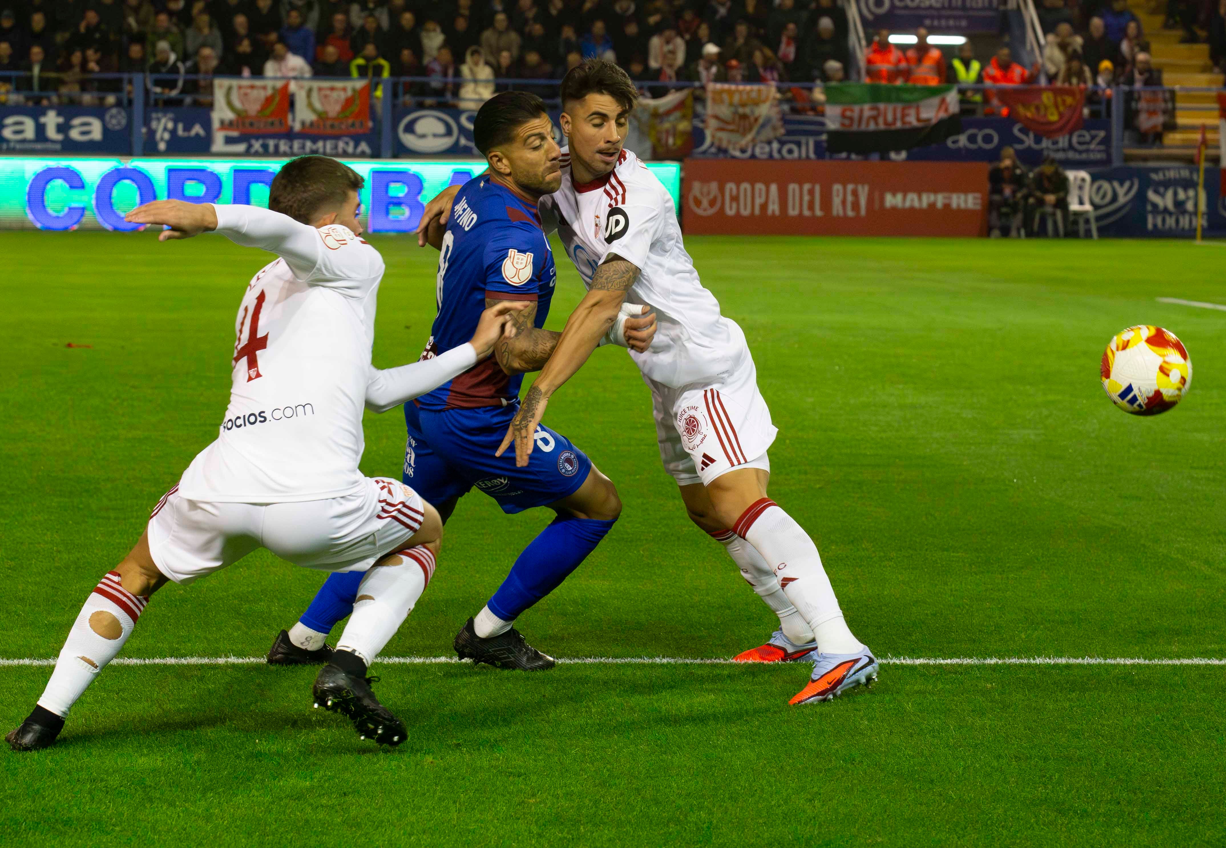 Fotos | Las mejores imágenes del partido Extremadura-Sevilla