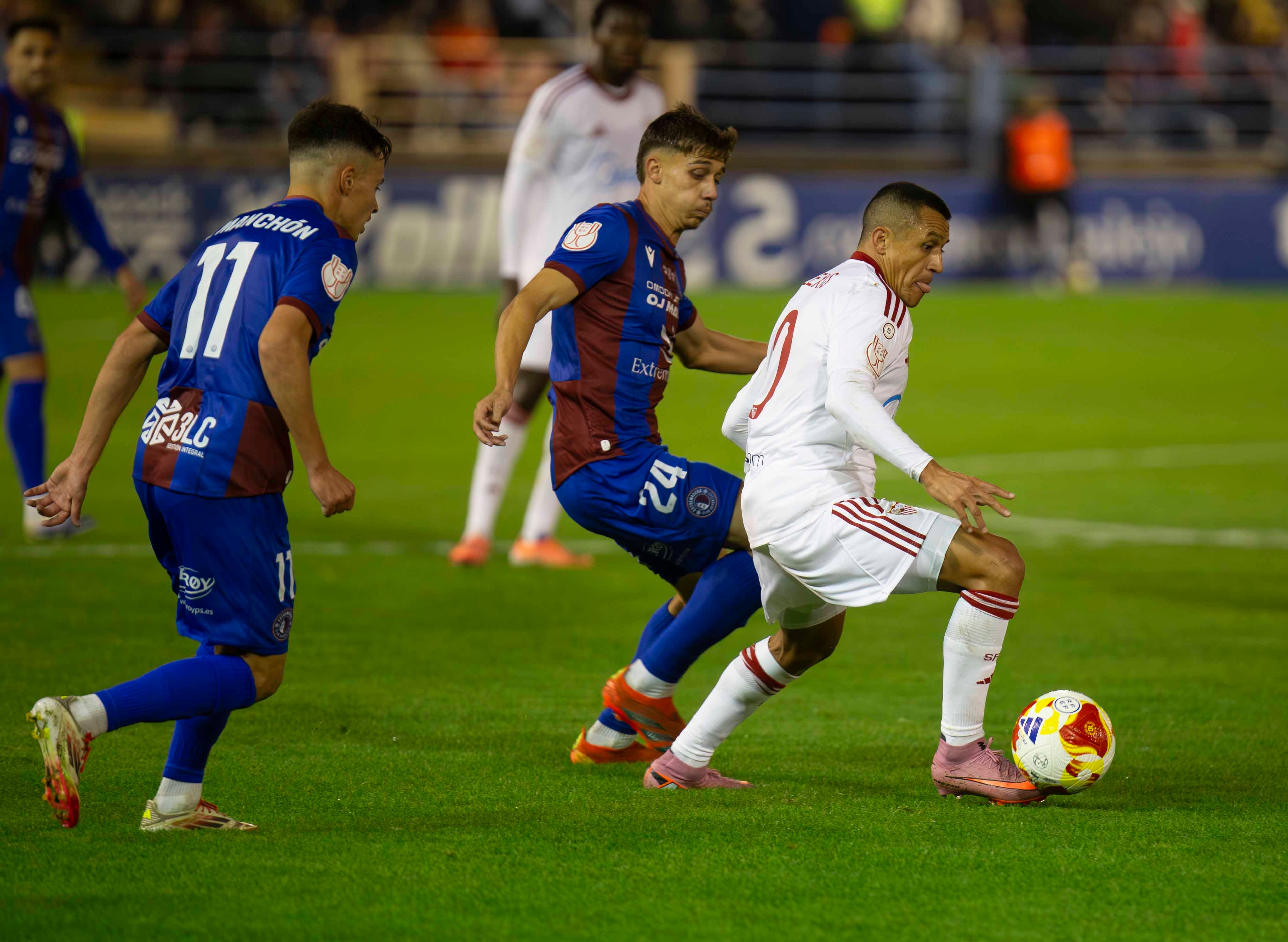 Fotos | Las mejores imágenes del partido Extremadura-Sevilla