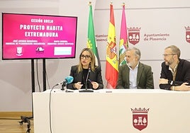 Marta Herrera, directora gerente de Urvipexsa, en la presentación de los proyectos en Plasencia.