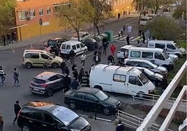 Imagen de la reyerta que tuvo lugar el pasado lunes en la calle Ródano de Aldea Moret.