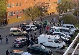 Imagen de la reyerta que tuvo lugar el pasado lunes en la calle Ródano de Aldea Moret.