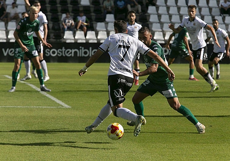 Fran Beltrán le da un toquecito a su vestuario