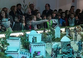 Inauguración del belén de la Diputación Provincial en el Palacio de Carvajal. Es el nacimiento de mayores dimensiones de la ciudad.