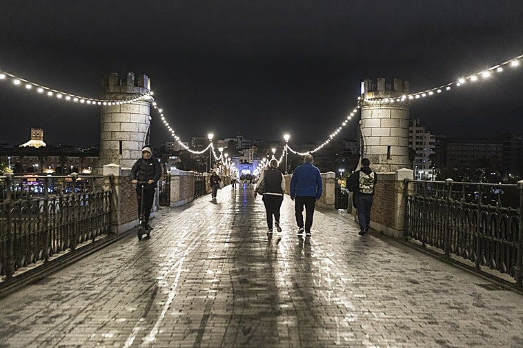 El puente de Palmas estrena luces