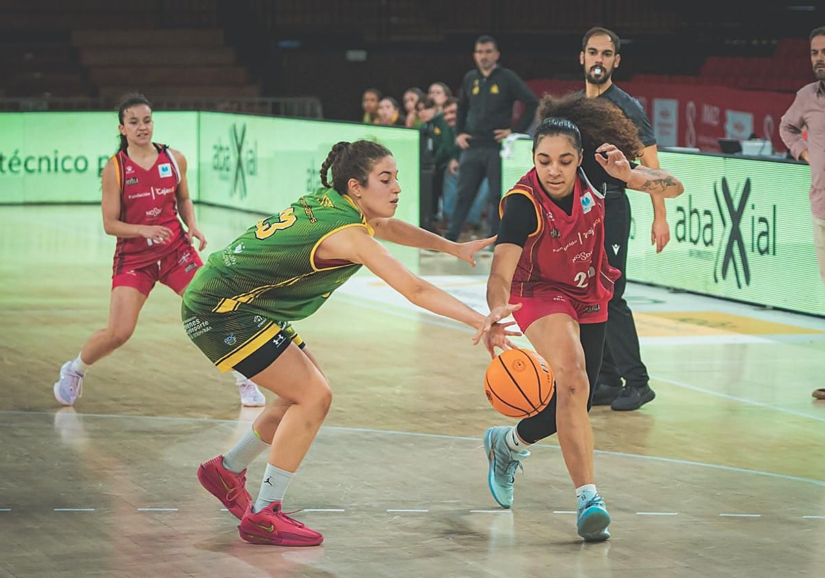 Nerea Liste presiona a Melissa Elliott.