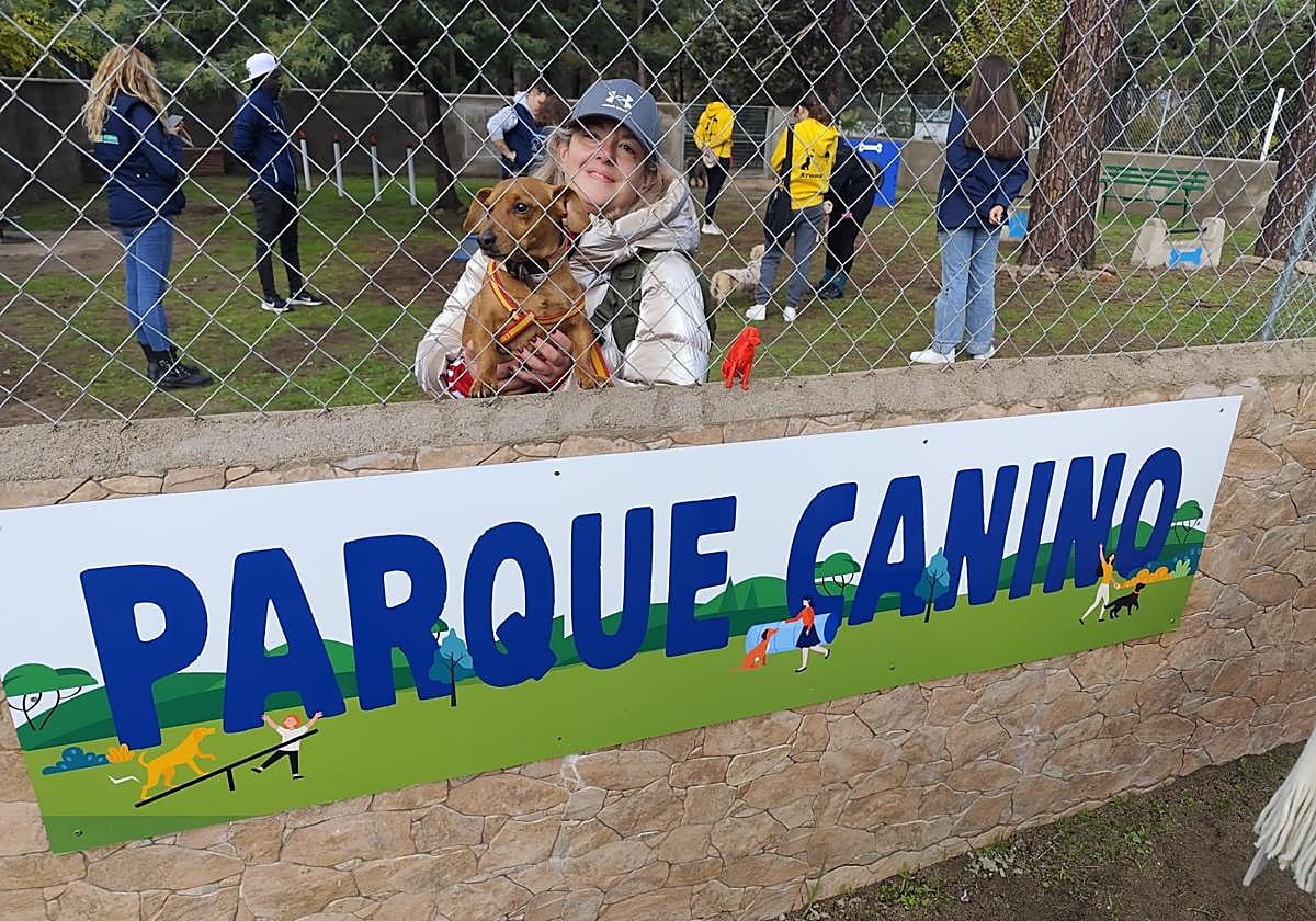 El parque canino talayuelano ya está en uso.