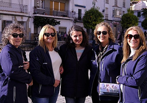 Irene de Miguel, este domingo con vecinas de Villanueva de la Vera.